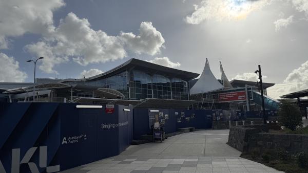 Auckland Airport (for transfer to Queenstown) (1/3)