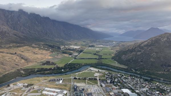 Auckland to Queenstown's flight (1/3)