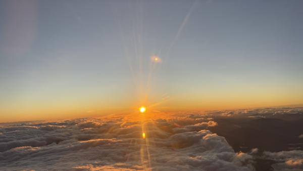 Auckland to Queenstown's flight. My First time saw full sunset on airplane (1/3)