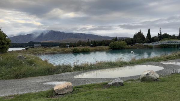 Lake Tekapo's moring (1/8)